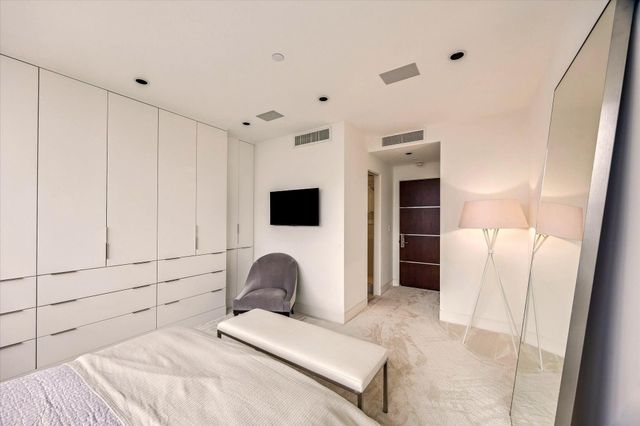 121 N Post Oak Lane 2104, Houston, TX 77024