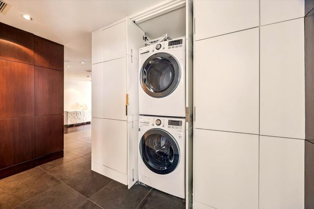 121 N Post Oak Lane 2104, Houston, TX 77024