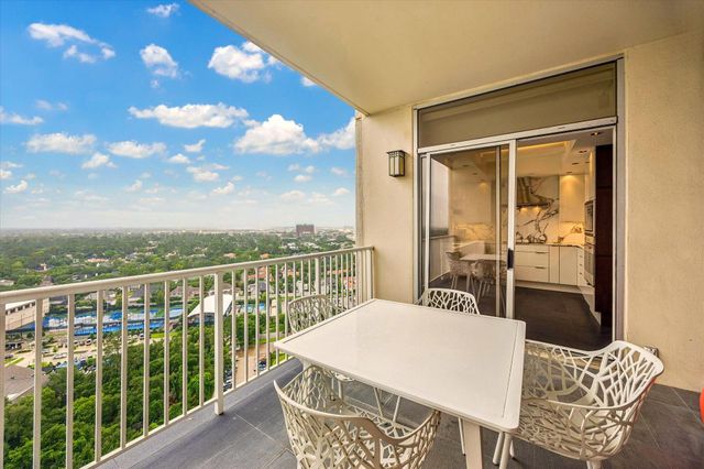 121 N Post Oak Lane 2104, Houston, TX 77024