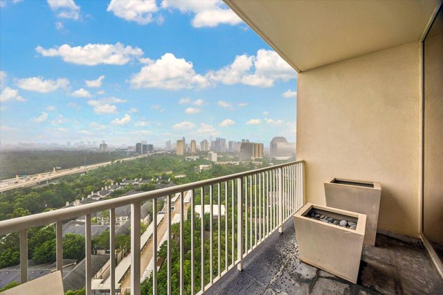 121 N Post Oak Lane 2104, Houston, TX 77024