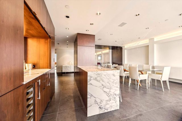 121 N Post Oak Lane 2104, Houston, TX 77024