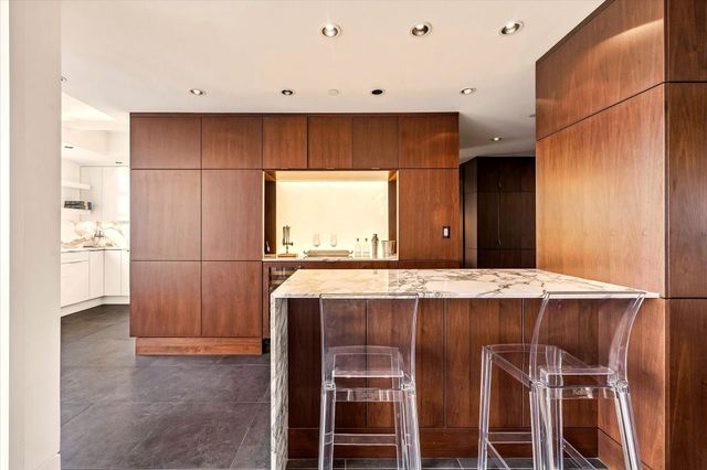 121 N Post Oak Lane 2104, Houston, TX 77024