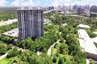 121 N Post Oak Lane 2104, Houston, TX 77024