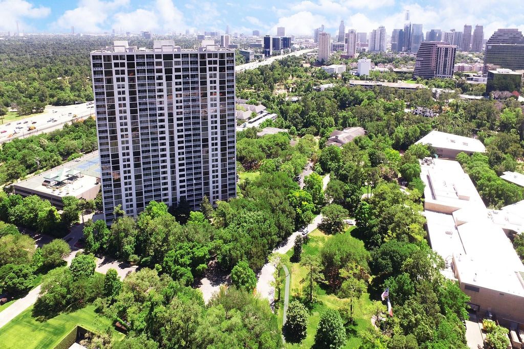 121 N Post Oak Lane 2104, Houston, TX 77024