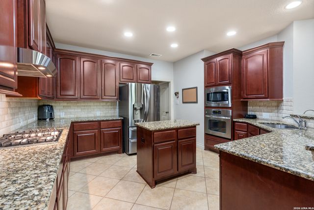 8810 WOODLAND BND, San Antonio, TX 78255