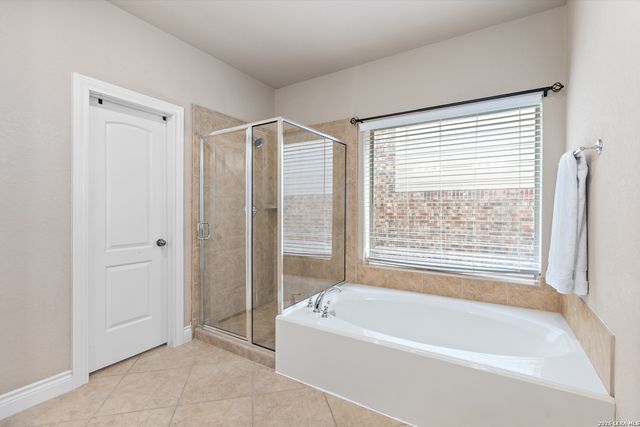 8810 WOODLAND BND, San Antonio, TX 78255
