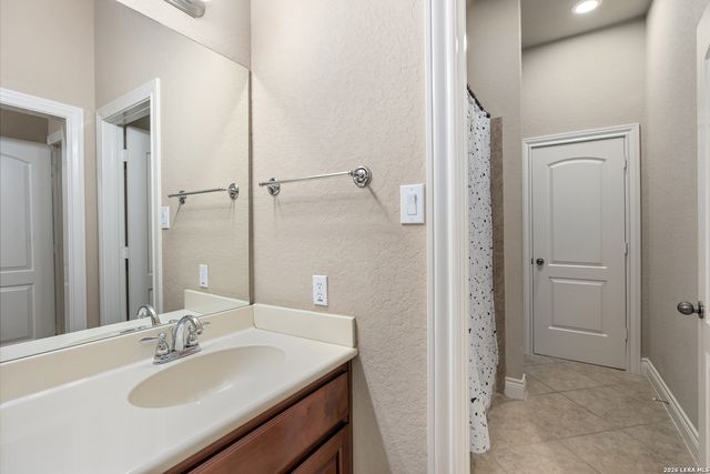 8810 WOODLAND BND, San Antonio, TX 78255