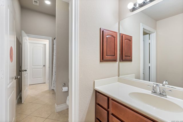 8810 WOODLAND BND, San Antonio, TX 78255