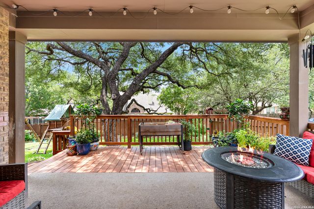 8810 WOODLAND BND, San Antonio, TX 78255