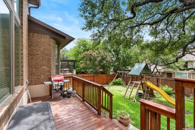 8810 WOODLAND BND, San Antonio, TX 78255