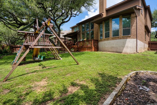 8810 WOODLAND BND, San Antonio, TX 78255