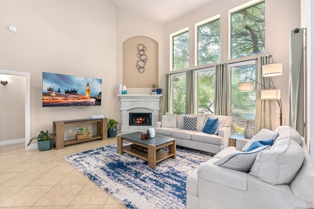 8810 WOODLAND BND, San Antonio, TX 78255