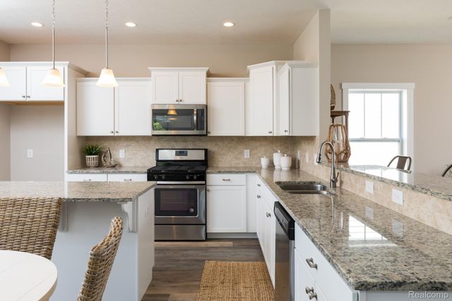 223 Ontario Court, Brooklyn Village, MI 49230