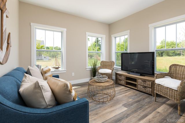 223 Ontario Court, Brooklyn Village, MI 49230