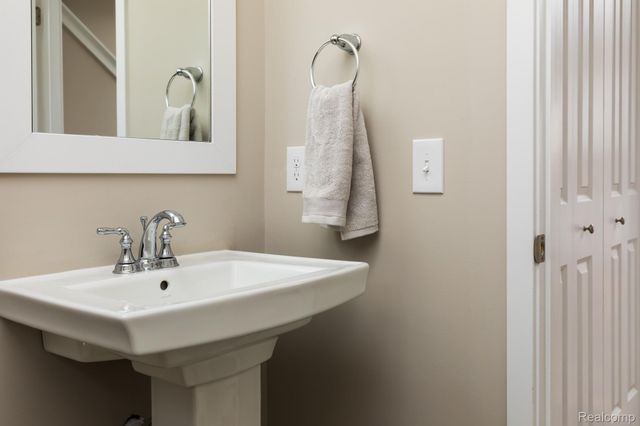 223 Ontario Court, Brooklyn Village, MI 49230