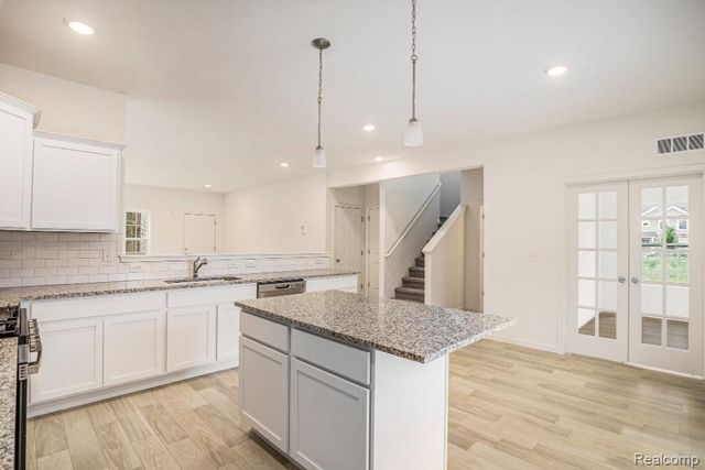 223 Ontario Court, Brooklyn Village, MI 49230