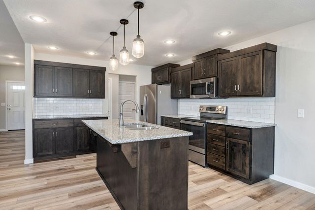 712 N Glenwood Avenue, Republic, MO 65738