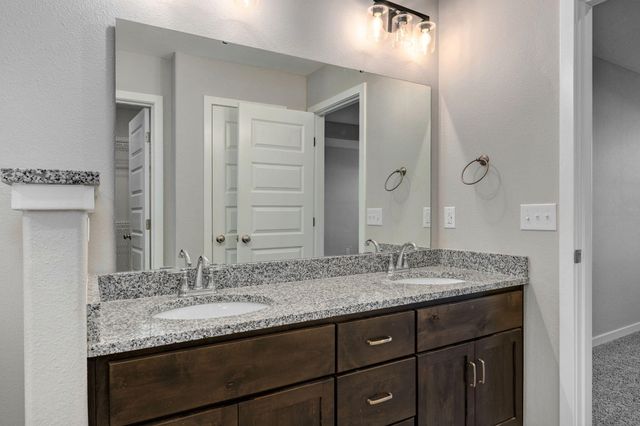 712 N Glenwood Avenue, Republic, MO 65738