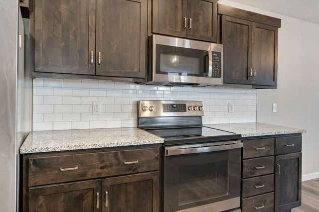 712 N Glenwood Avenue, Republic, MO 65738