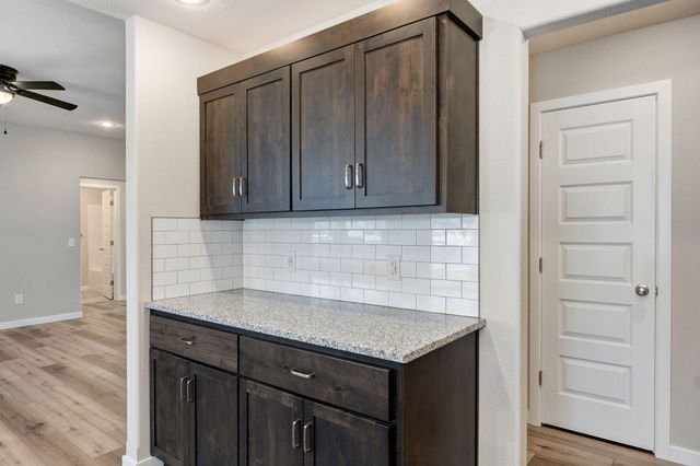 712 N Glenwood Avenue, Republic, MO 65738