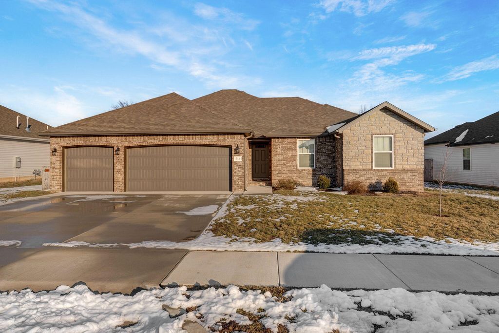 712 N Glenwood Avenue, Republic, MO 65738