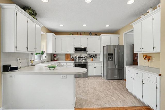 8616 W 127TH Place, Overland Park, KS 66213