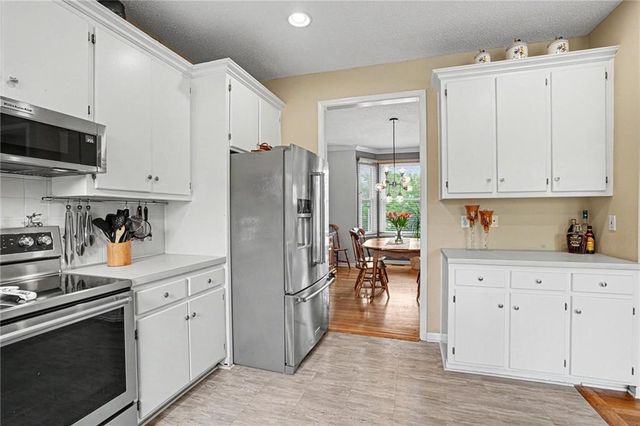 8616 W 127TH Place, Overland Park, KS 66213