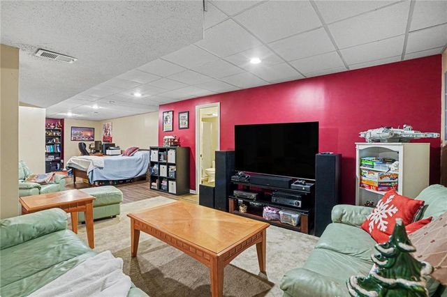 8616 W 127TH Place, Overland Park, KS 66213