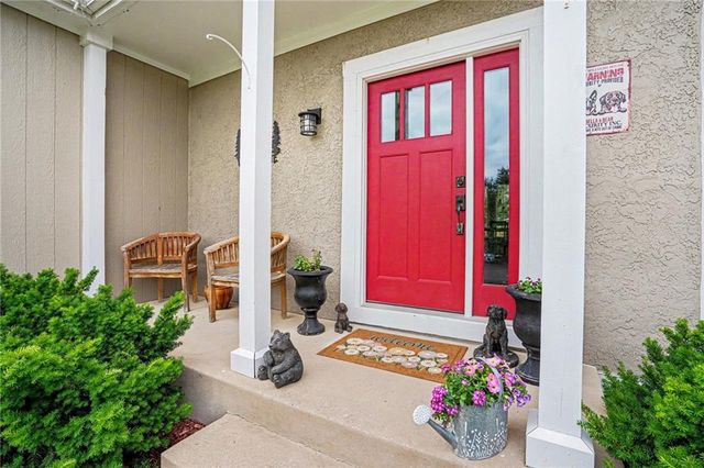 8616 W 127TH Place, Overland Park, KS 66213