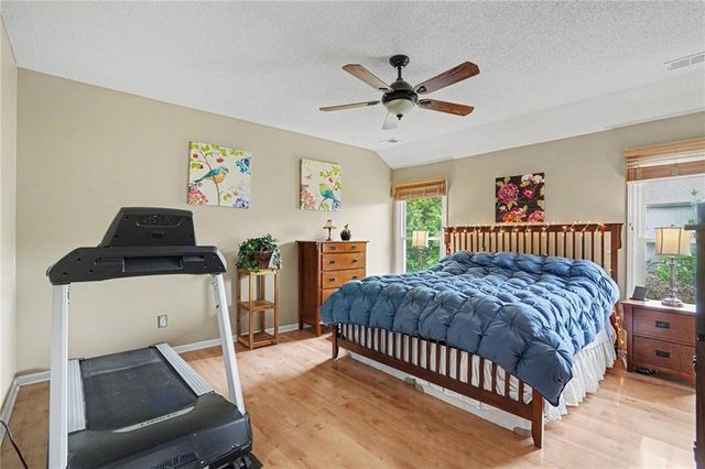 8616 W 127TH Place, Overland Park, KS 66213