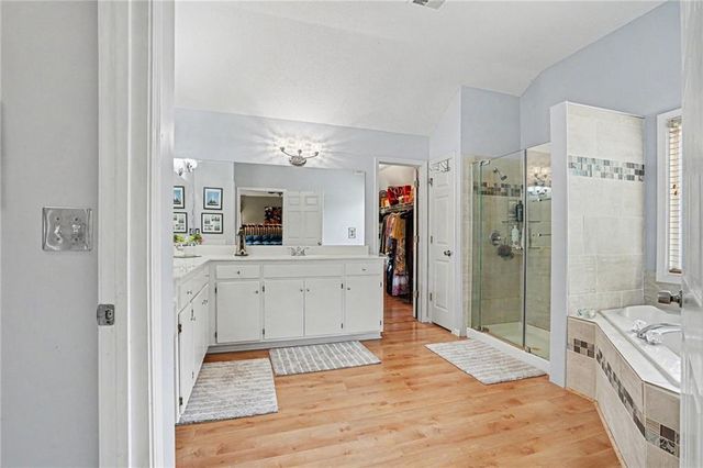 8616 W 127TH Place, Overland Park, KS 66213