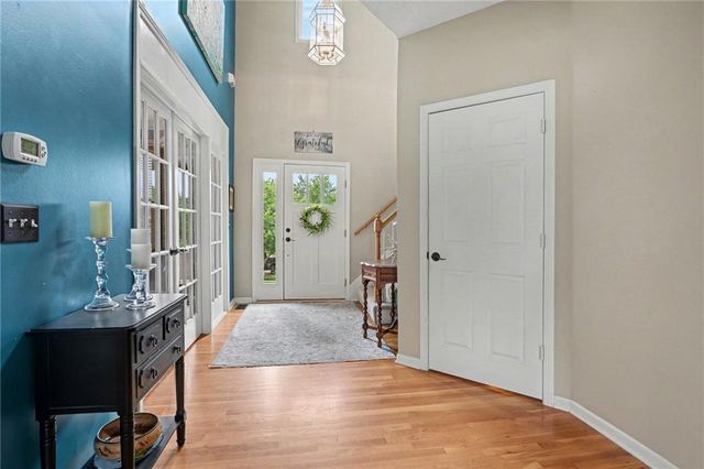 8616 W 127TH Place, Overland Park, KS 66213