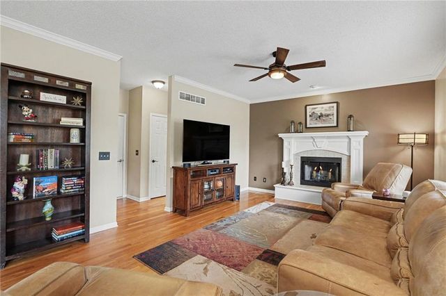 8616 W 127TH Place, Overland Park, KS 66213