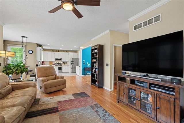 8616 W 127TH Place, Overland Park, KS 66213
