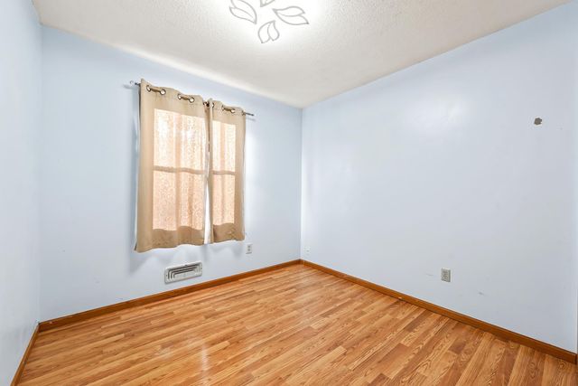 915 Pineview Lane N, Plymouth, MN 55441