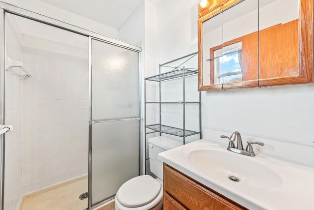 915 Pineview Lane N, Plymouth, MN 55441