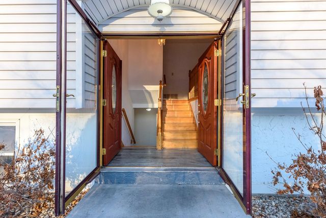 915 Pineview Lane N, Plymouth, MN 55441