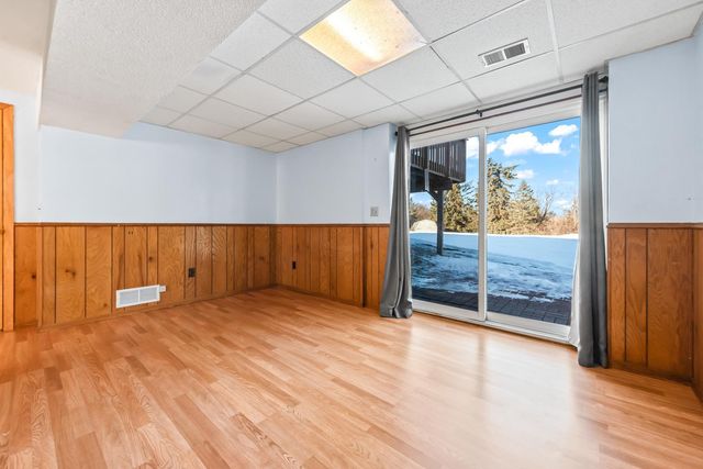 915 Pineview Lane N, Plymouth, MN 55441