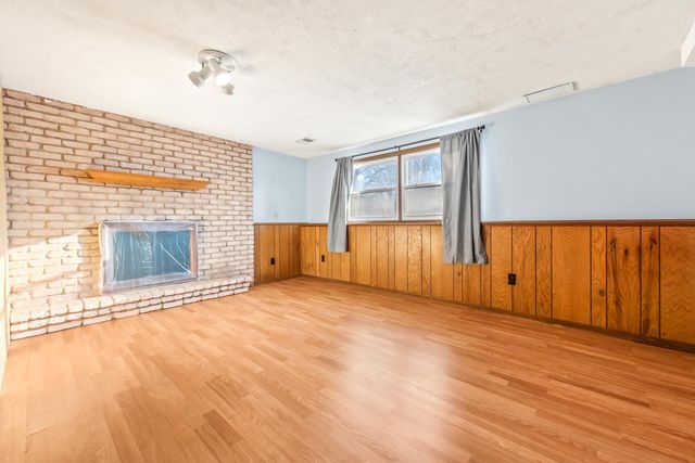 915 Pineview Lane N, Plymouth, MN 55441