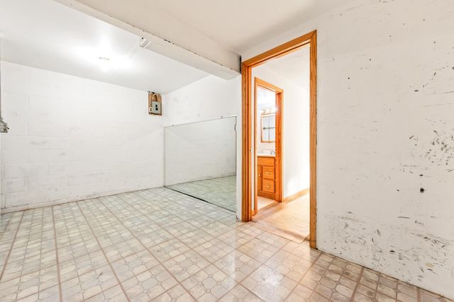 915 Pineview Lane N, Plymouth, MN 55441