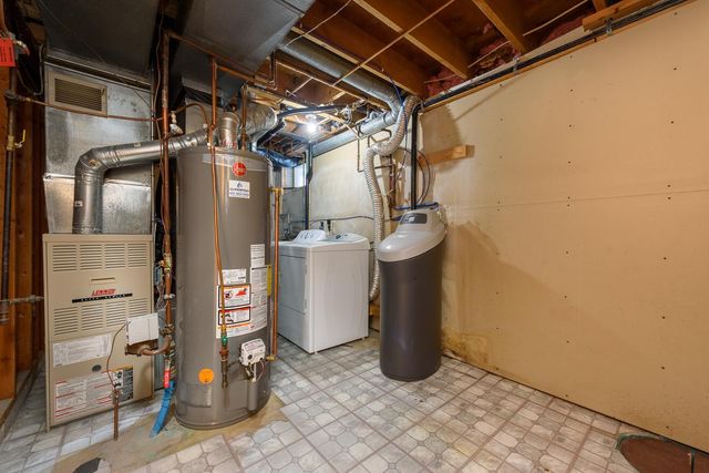 915 Pineview Lane N, Plymouth, MN 55441