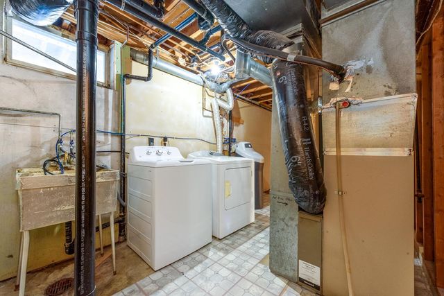 915 Pineview Lane N, Plymouth, MN 55441