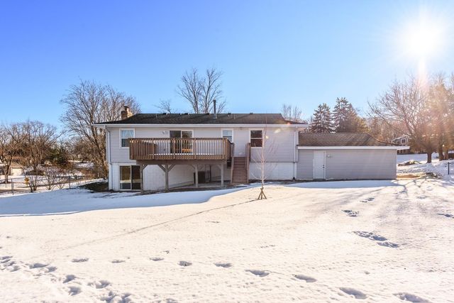915 Pineview Lane N, Plymouth, MN 55441