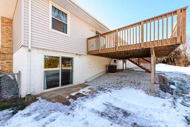 915 Pineview Lane N, Plymouth, MN 55441