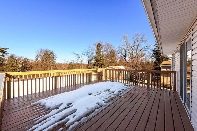 915 Pineview Lane N, Plymouth, MN 55441