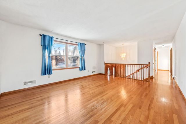 915 Pineview Lane N, Plymouth, MN 55441