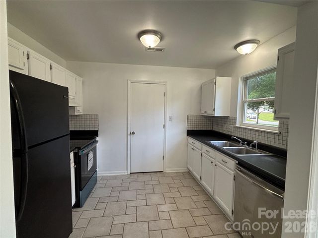 9419 Oren Thompson Road, Charlotte, NC 28213