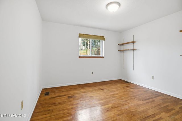 353 E Wolf Valley Rd, Heiskell, TN 37754