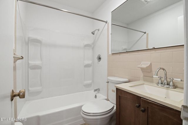 353 E Wolf Valley Rd, Heiskell, TN 37754