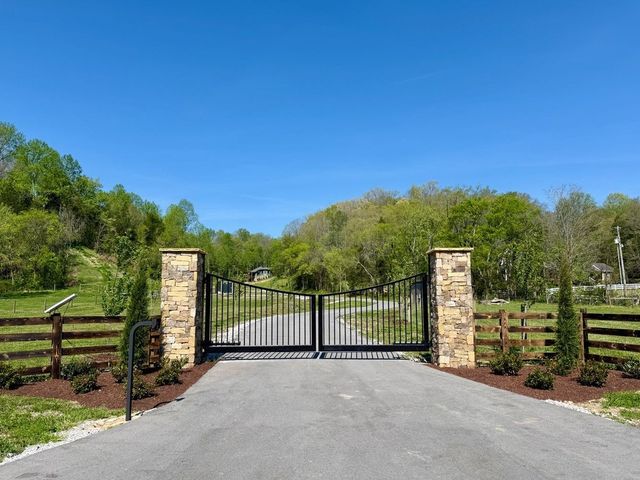 1751 Cayce Springs Rd, Thompsons Station, TN 37179